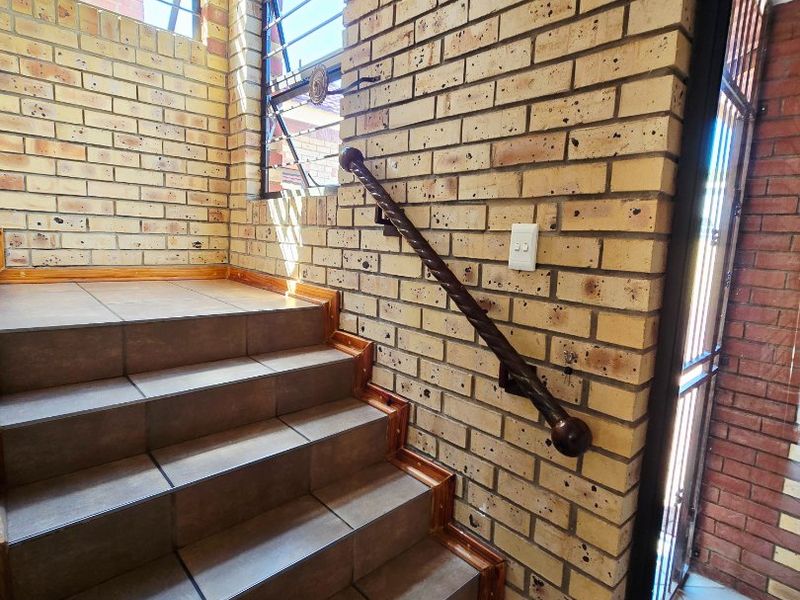 Stylish & Move-In Ready 3-Bedroom Duplex Townhouse – No Levies | Pet Friendly - Photo 8