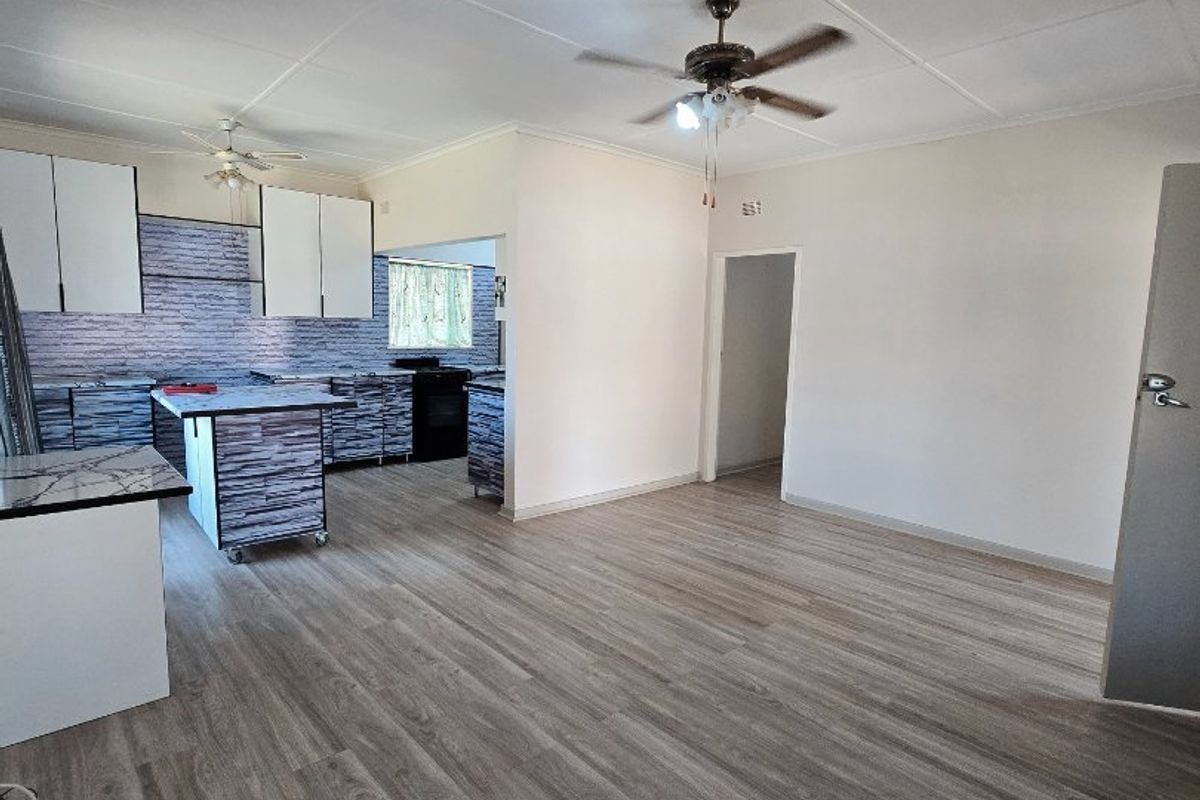 Beautifully Renovated Family Home in Stilfontein Ext 4 – Close to Shoprite - Photo 4