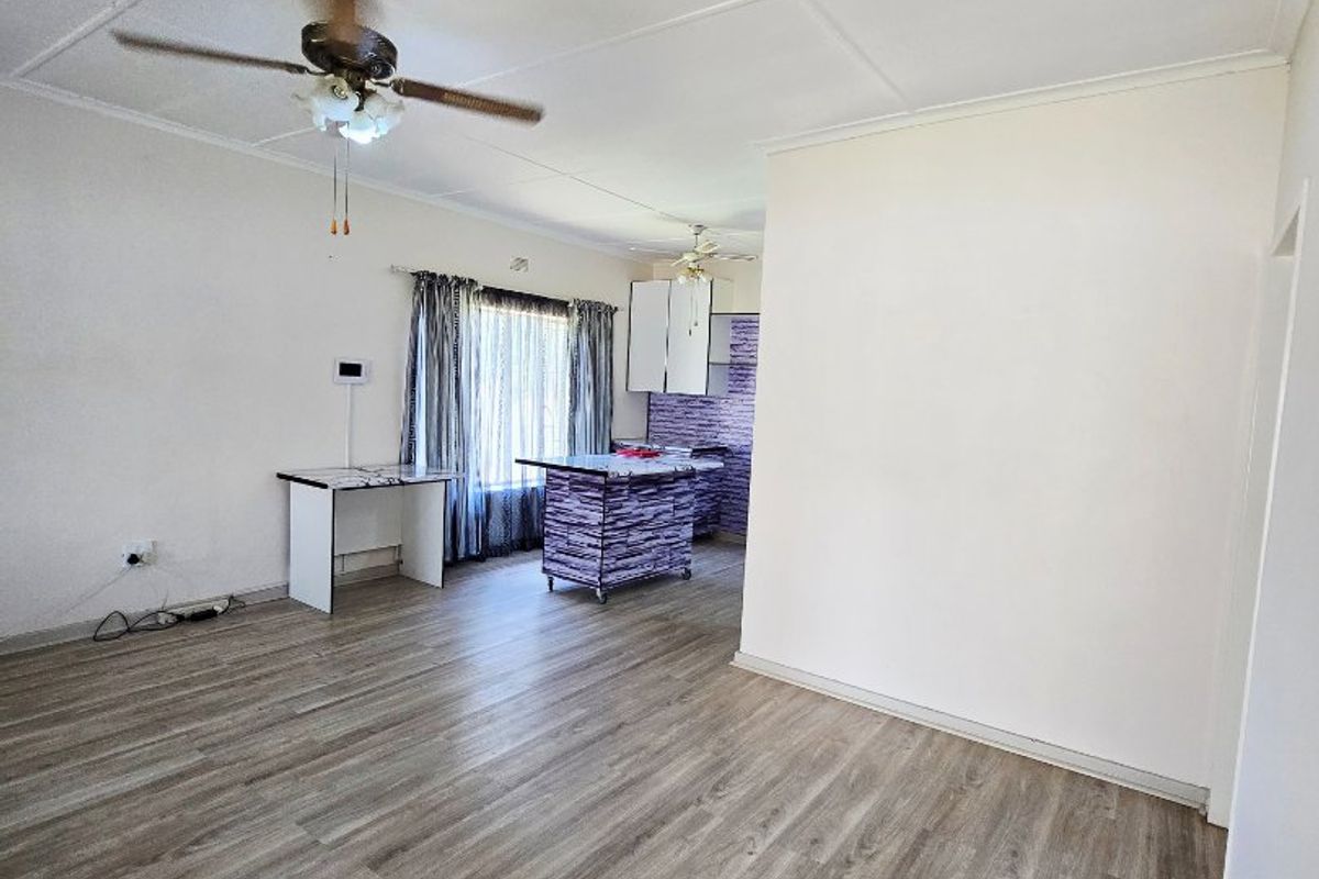 Beautifully Renovated Family Home in Stilfontein Ext 4 – Close to Shoprite - Photo 3