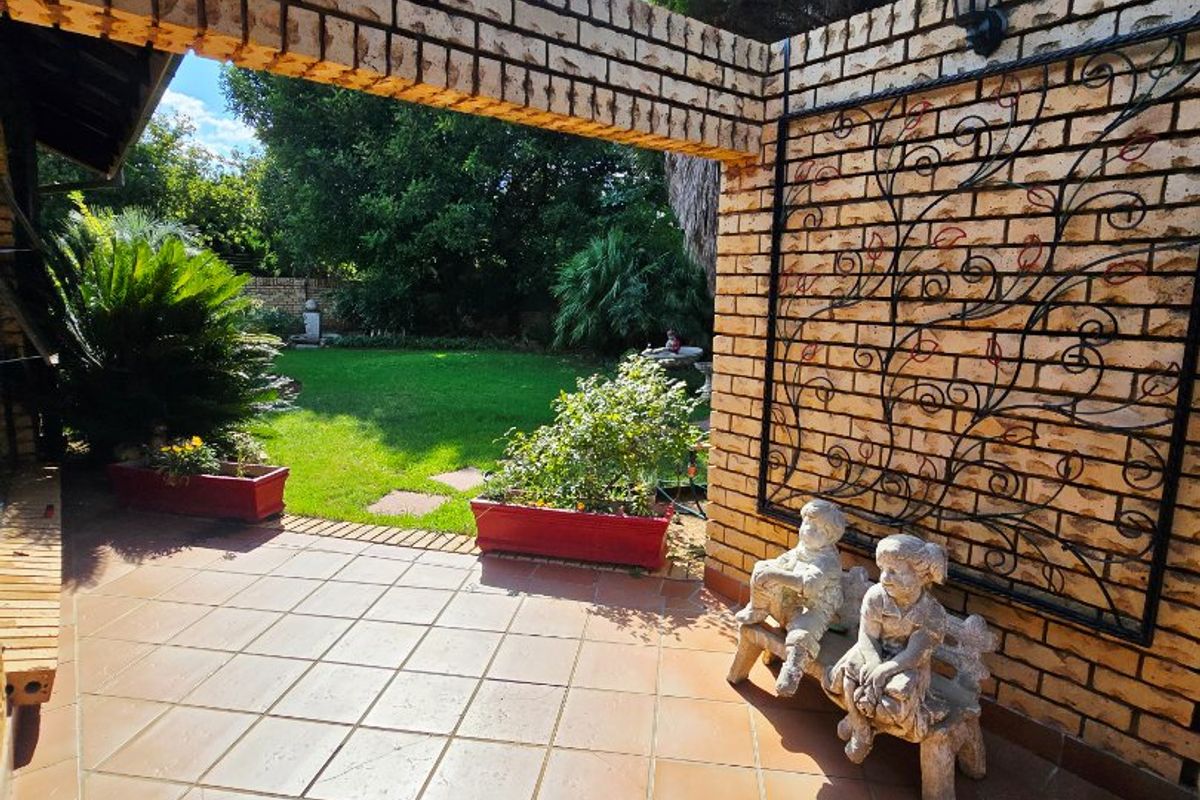 Flamwood – Spacious Family Home in a Prime Location - Photo 3