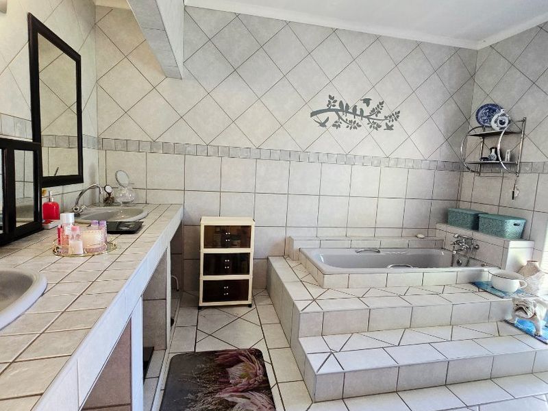 Flamwood – Spacious Family Home in a Prime Location - Photo 9