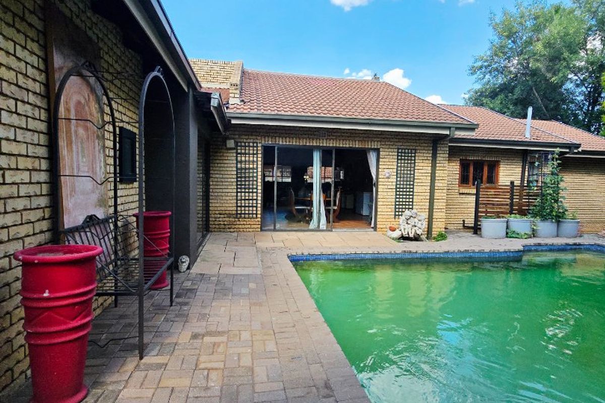 Flamwood – Spacious Family Home in a Prime Location - Photo 2