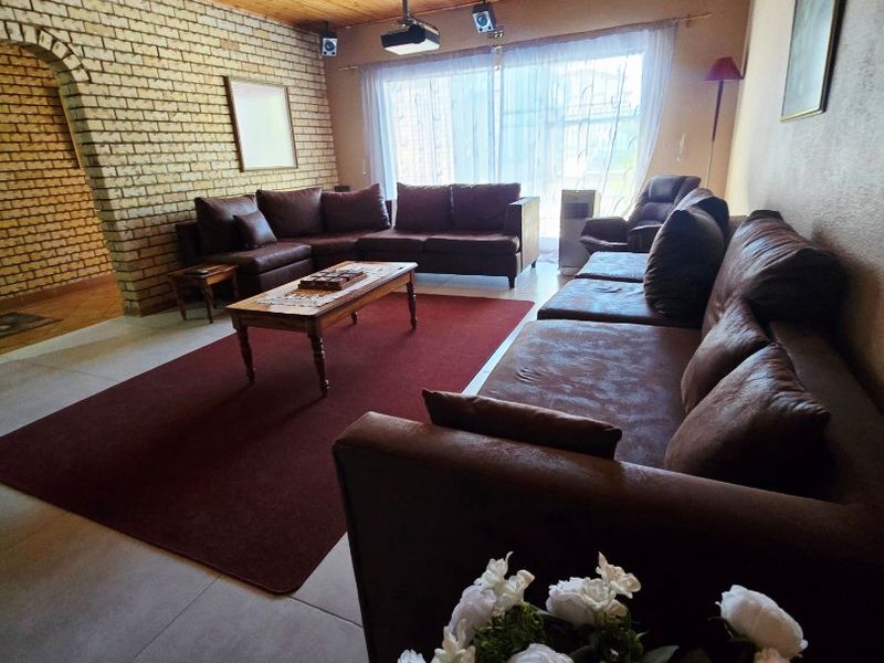 Flamwood – Spacious Family Home in a Prime Location - Photo 4