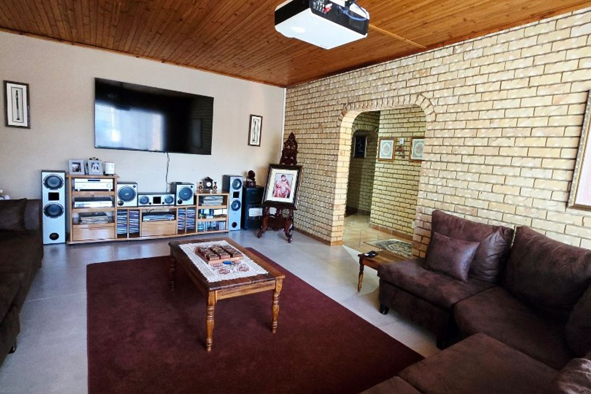 Flamwood – Spacious Family Home in a Prime Location - Photo 5