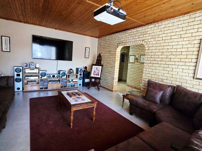 Flamwood – Spacious Family Home in a Prime Location - Photo 5