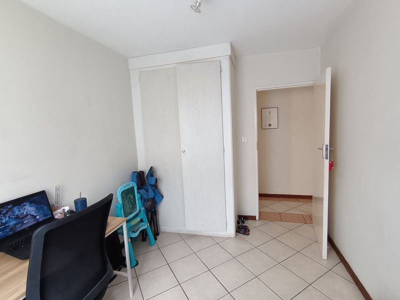 Lovely Ground-Floor Unit in Secure Estate – Ideal Investment or Starter Home - Photo 9