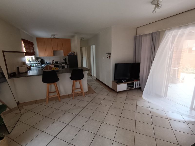 Lovely Ground-Floor Unit in Secure Estate – Ideal Investment or Starter Home - Photo 4