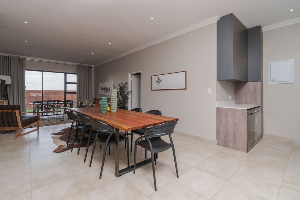 Modern Single-Storey Elegance in Six Fountains Estate DIRECT FROM DEVELOPER - Photo 4