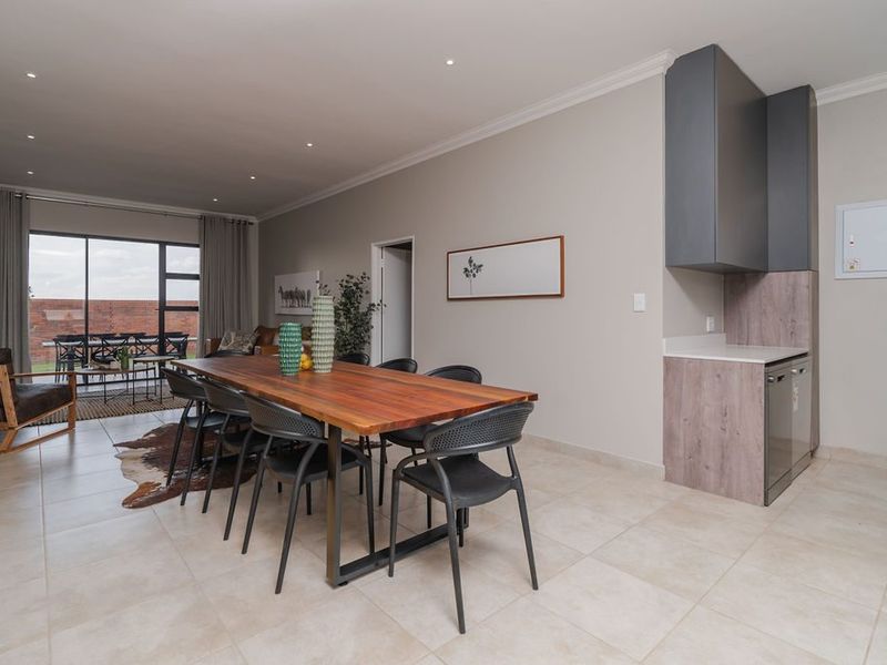 Modern Single-Storey Elegance in Six Fountains Estate DIRECT FROM DEVELOPER - Photo 4