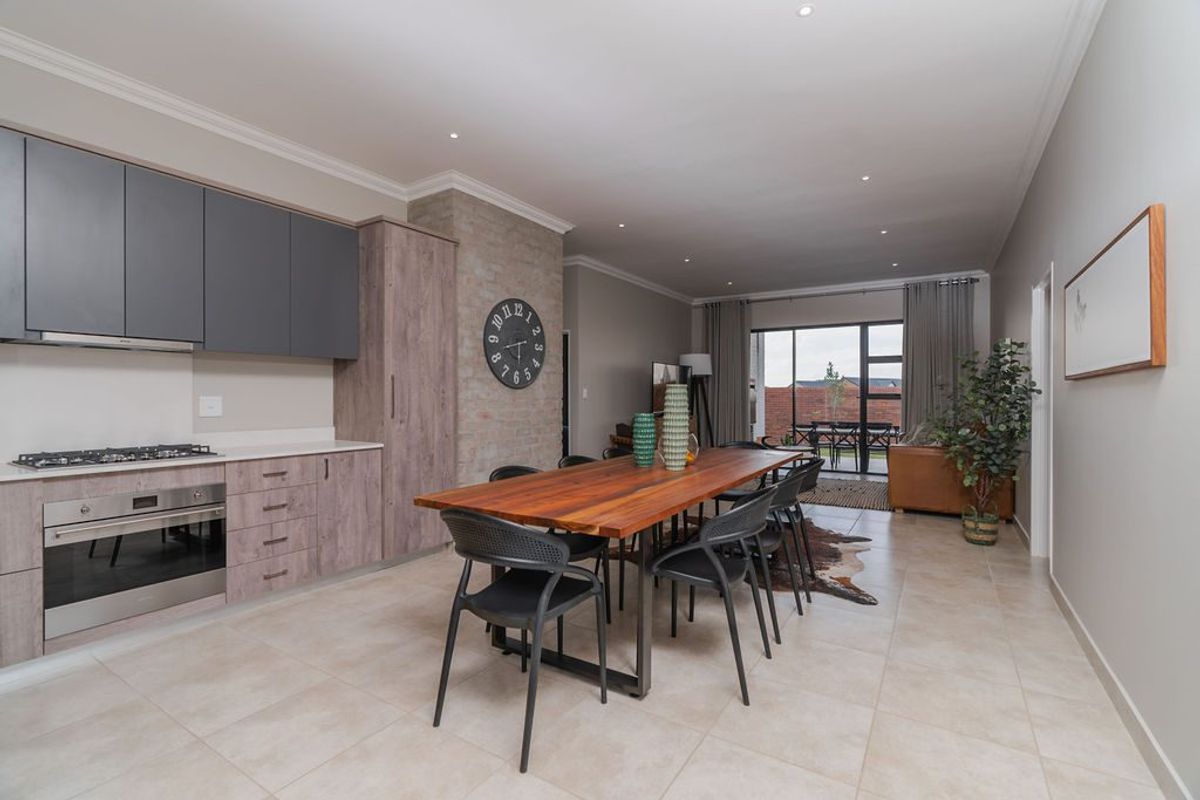 Modern Single-Storey Elegance in Six Fountains Estate DIRECT FROM DEVELOPER - Photo 2