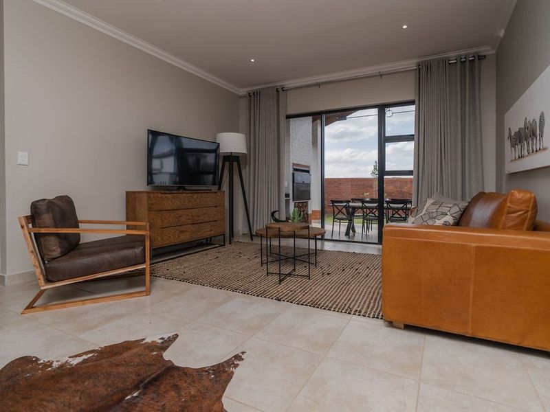 Modern Single-Storey Elegance in Six Fountains Estate DIRECT FROM DEVELOPER - Photo 7