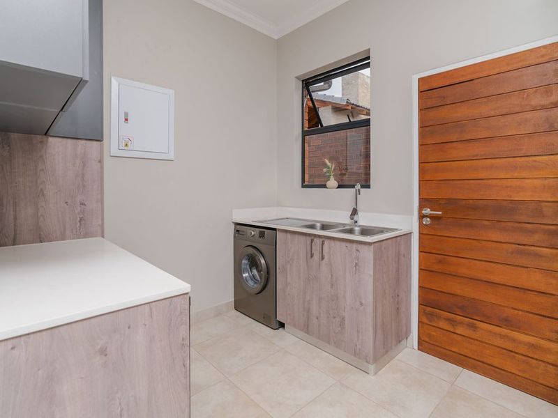 Modern Single-Storey Elegance in Six Fountains Estate DIRECT FROM DEVELOPER - Photo 8