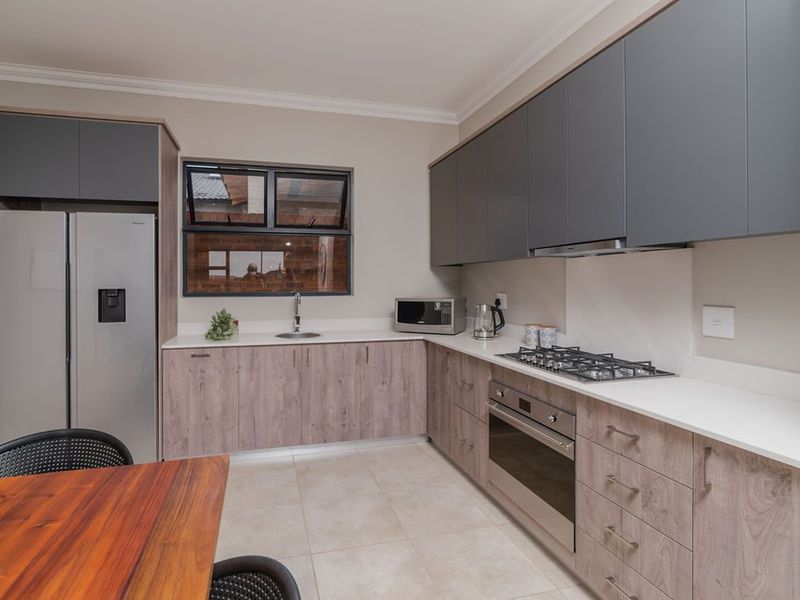 Modern Single-Storey Elegance in Six Fountains Estate DIRECT FROM DEVELOPER - Photo 3