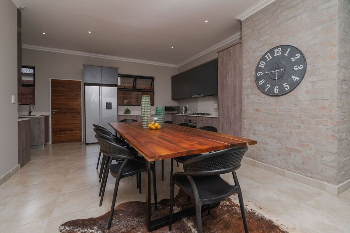 Modern Single-Storey Elegance in Six Fountains Estate DIRECT FROM DEVELOPER - Photo 5