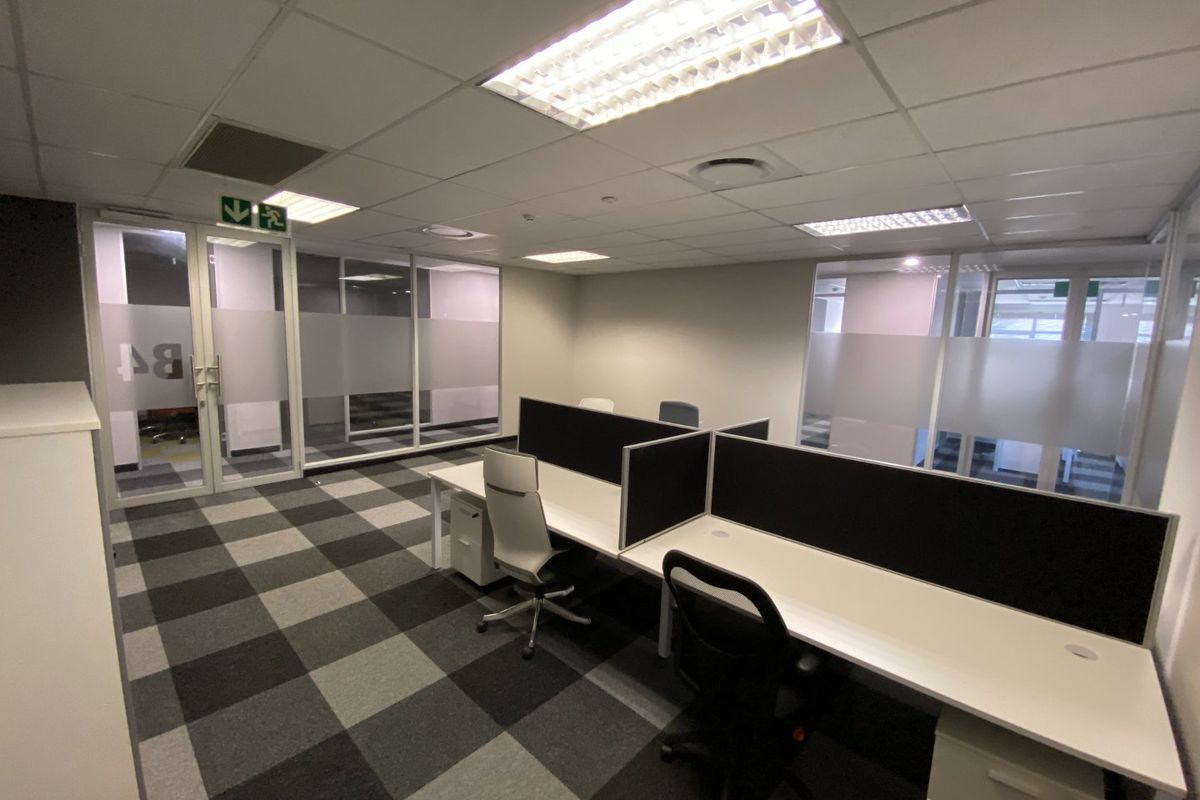 Furnished Office Available In Faerie Glen - Photo 3