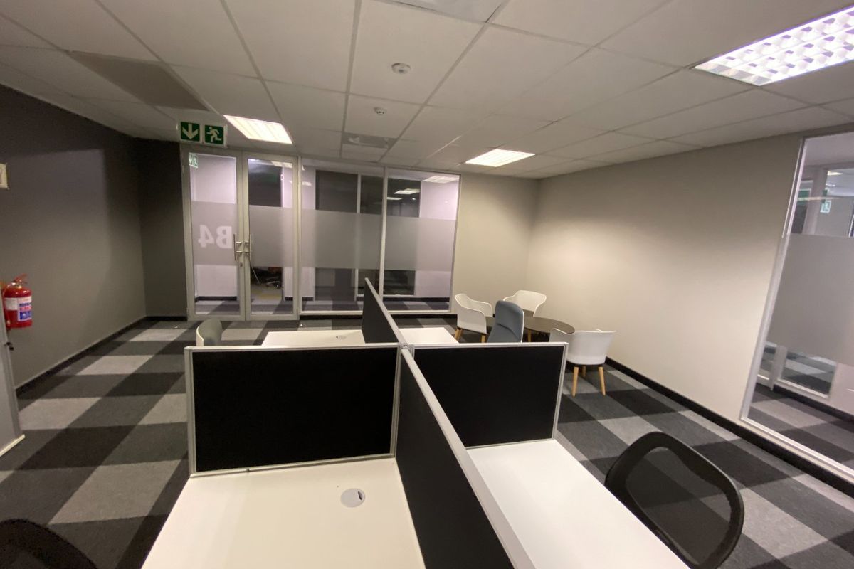 Furnished Office Available In Faerie Glen - Photo 4