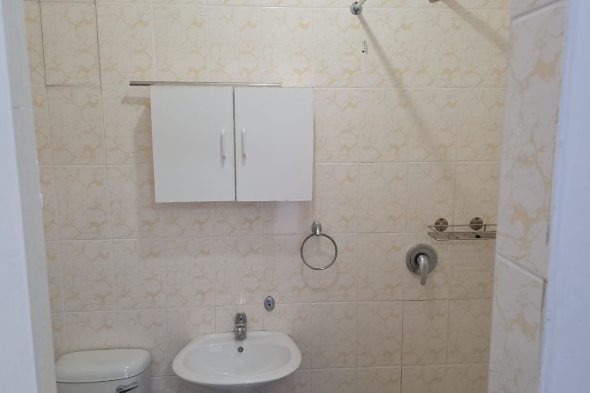 A Quaint apartment in Cowies Hill - Photo 3