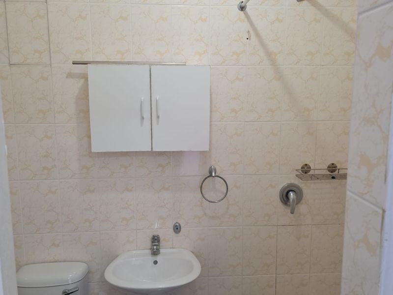 A Quaint apartment in Cowies Hill - Photo 3