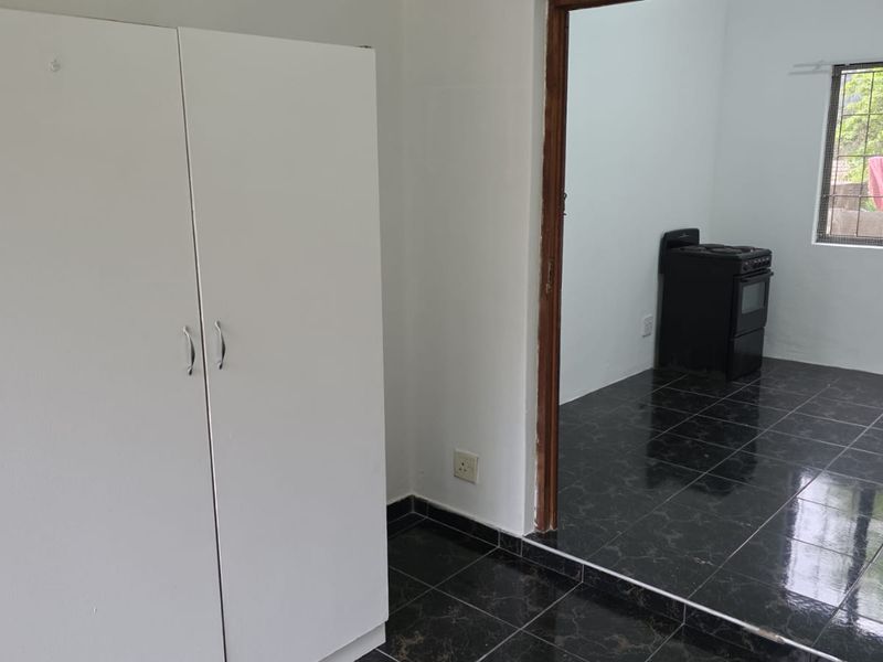 A Quaint apartment in Cowies Hill - Photo 7