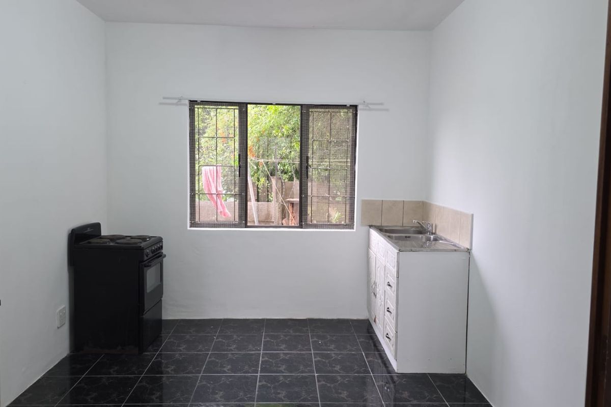 A Quaint apartment in Cowies Hill - Photo 5