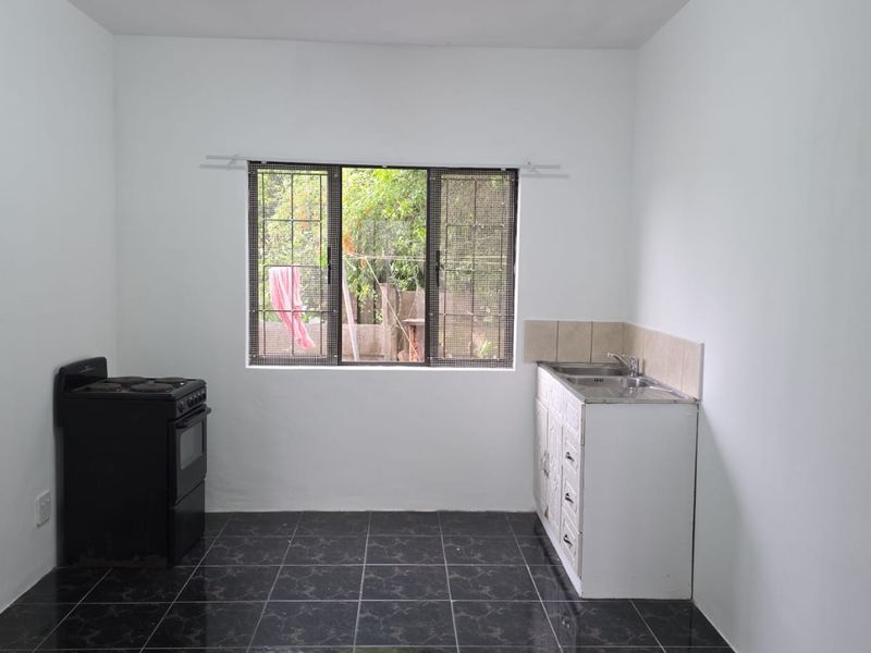 A Quaint apartment in Cowies Hill - Photo 5