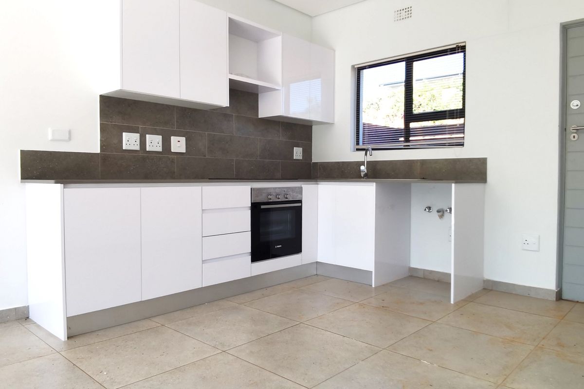 2 Bed 2 bath Simplex with fenced garden at Mountain View Estate - Photo 3