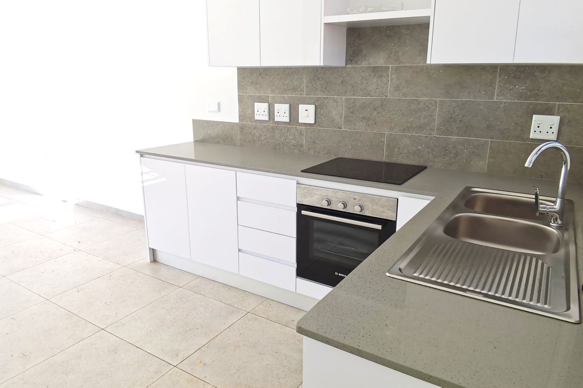 2 Bed 2 bath Simplex with fenced garden at Mountain View Estate - Photo 2