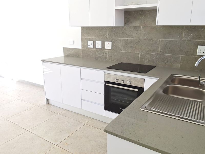 2 Bed 2 bath Simplex with fenced garden at Mountain View Estate - Photo 2