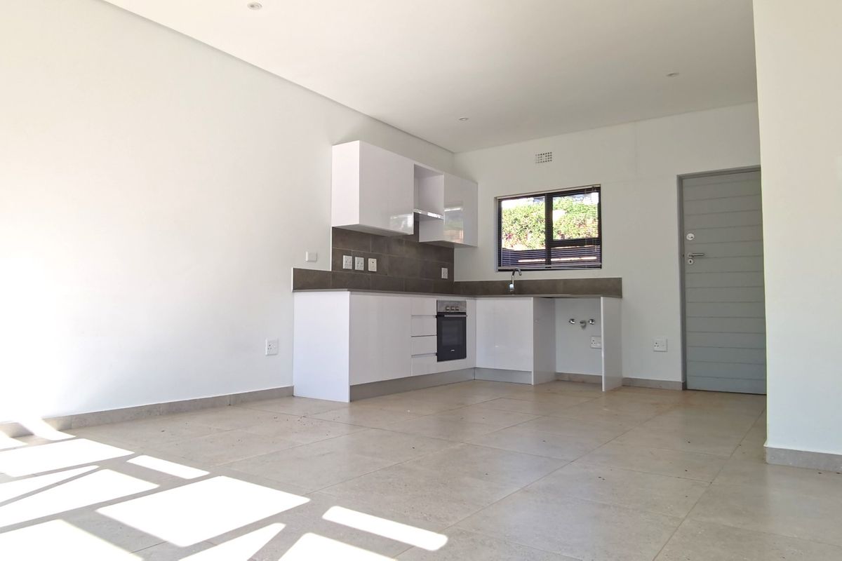 2 Bed 2 bath Simplex with fenced garden at Mountain View Estate - Photo 4