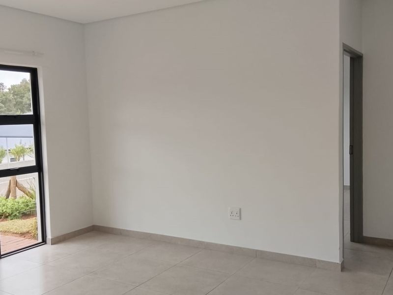 2 Bed 2 bath Simplex with fenced garden at Mountain View Estate - Photo 4