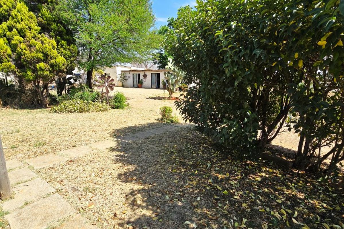 3 Bed House in Stilfontein Ext 4, Stilfontein for Sale - Photo 2