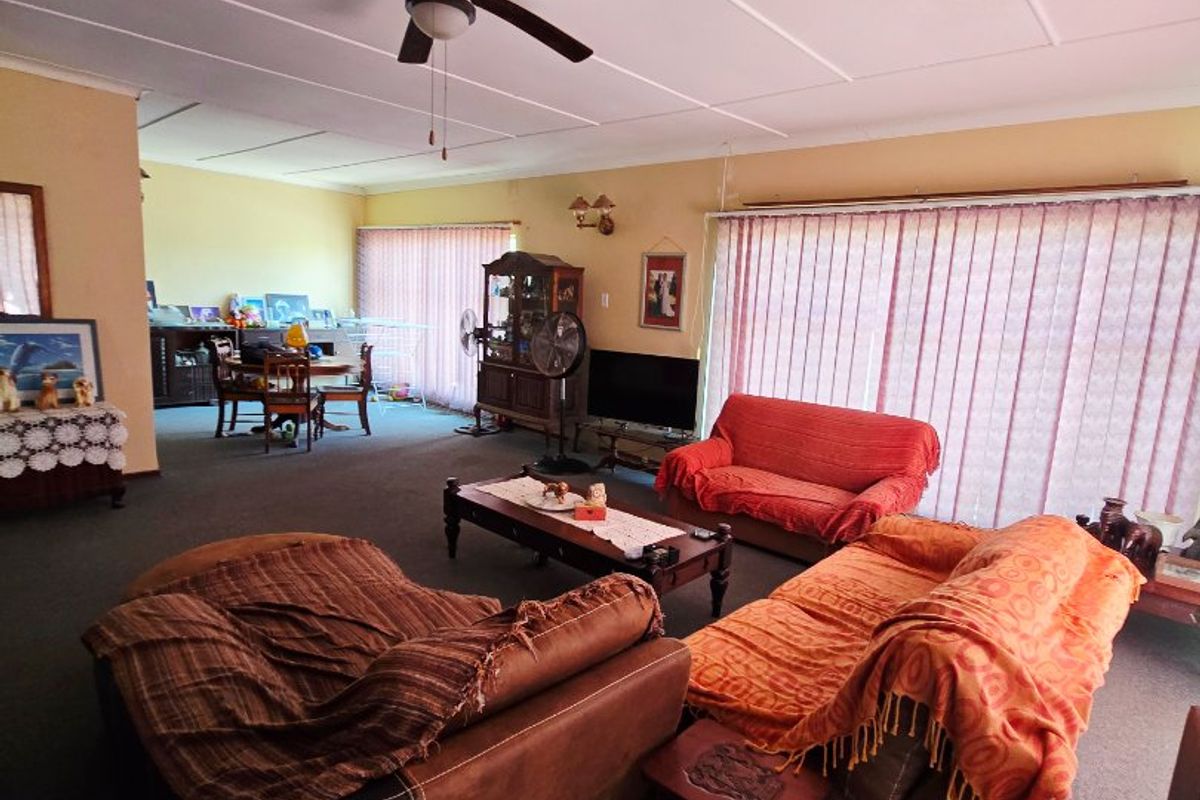 3 Bed House in Stilfontein Ext 4, Stilfontein for Sale - Photo 4
