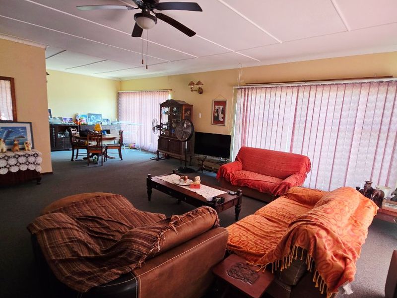 3 Bed House in Stilfontein Ext 4, Stilfontein for Sale - Photo 4