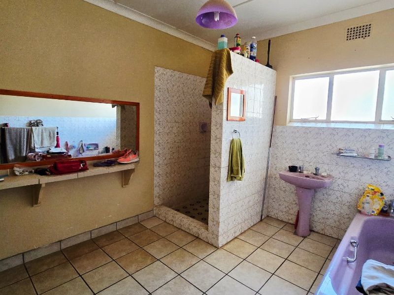 3 Bed House in Stilfontein Ext 4, Stilfontein for Sale - Photo 9