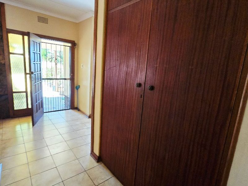 3 Bed House in Stilfontein Ext 4, Stilfontein for Sale - Photo 7