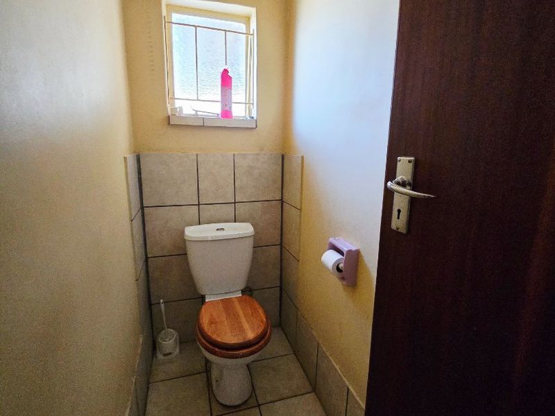 3 Bed House in Stilfontein Ext 4, Stilfontein for Sale - Photo 8