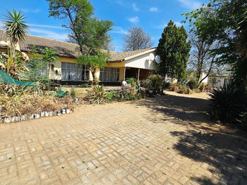 3 Bed House in Stilfontein Ext 4, Stilfontein for Sale