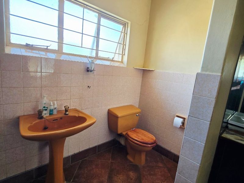 3 Bed House in Stilfontein Ext 4, Stilfontein for Sale - Photo 10