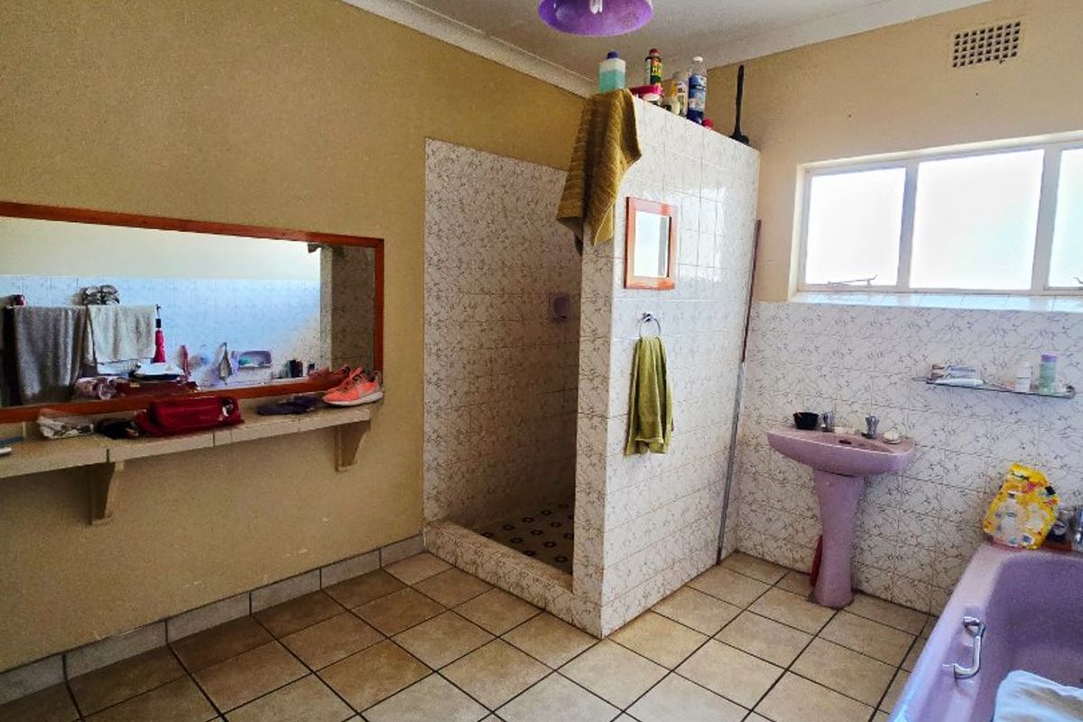 3 Bed House in Stilfontein Ext 4, Stilfontein for Sale - Photo 5
