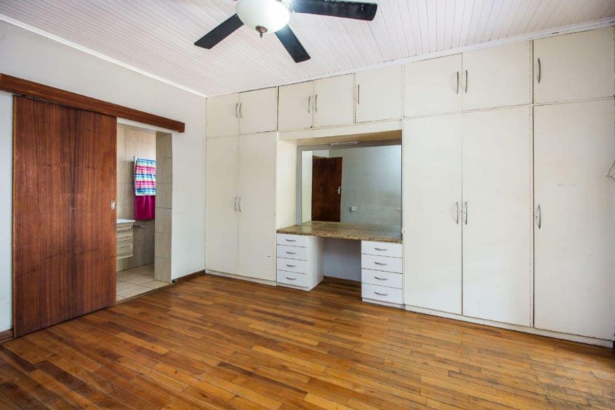 4 Bedroom House For Sale in Meyerspark - Photo 4