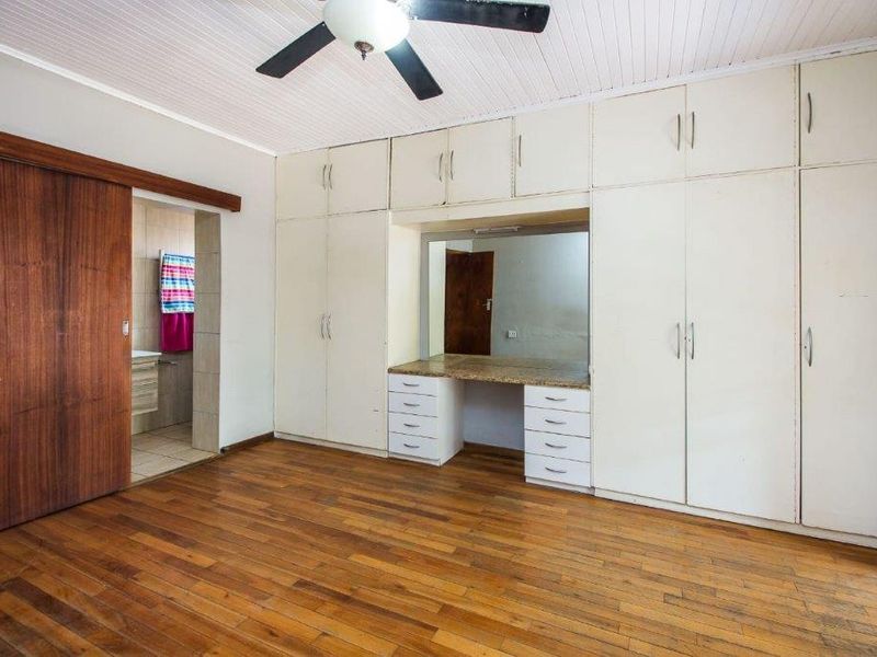 4 Bedroom House For Sale in Meyerspark - Photo 4