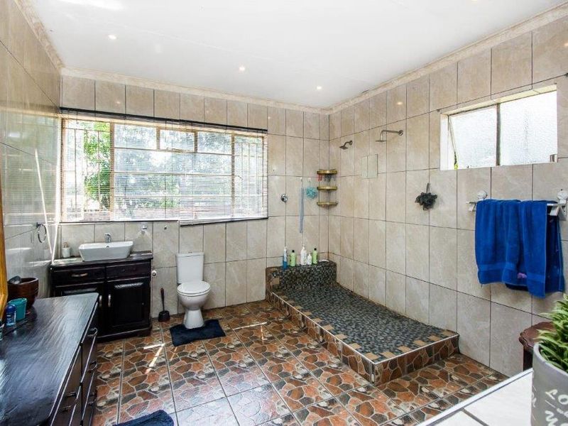 4 Bedroom House For Sale in Meyerspark - Photo 9