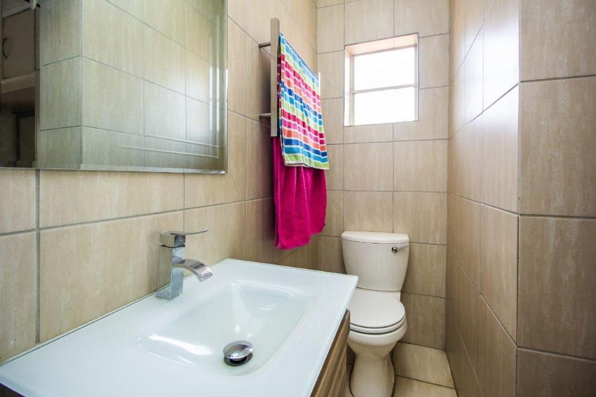 4 Bedroom House For Sale in Meyerspark - Photo 5