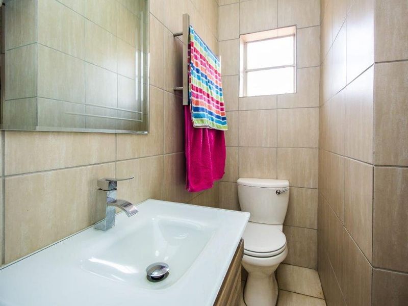 4 Bedroom House For Sale in Meyerspark - Photo 5