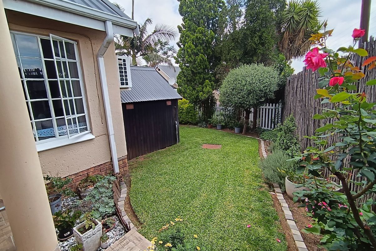 Cozy 2-Bedroom Home in Secure Complex - Photo 2