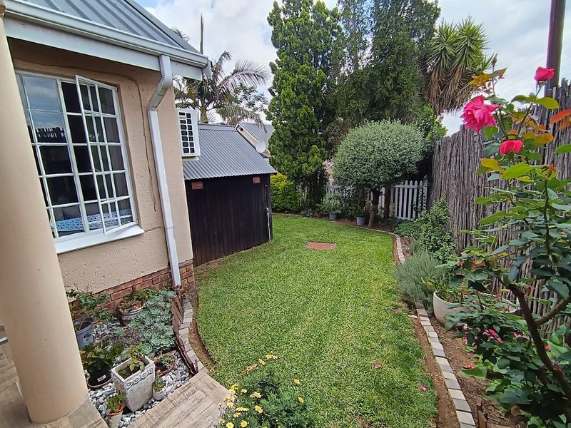 Cozy 2-Bedroom Home in Secure Complex - Photo 2