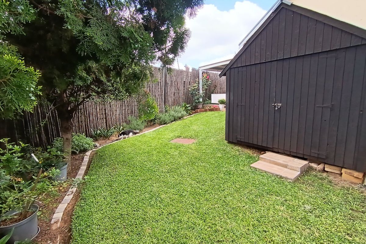 Cozy 2-Bedroom Home in Secure Complex - Photo 3