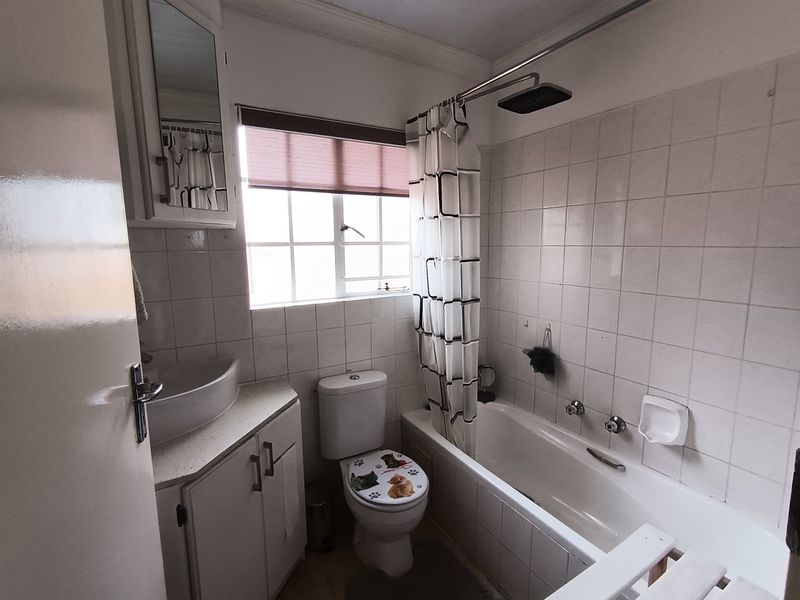 Cozy 2-Bedroom Home in Secure Complex - Photo 10