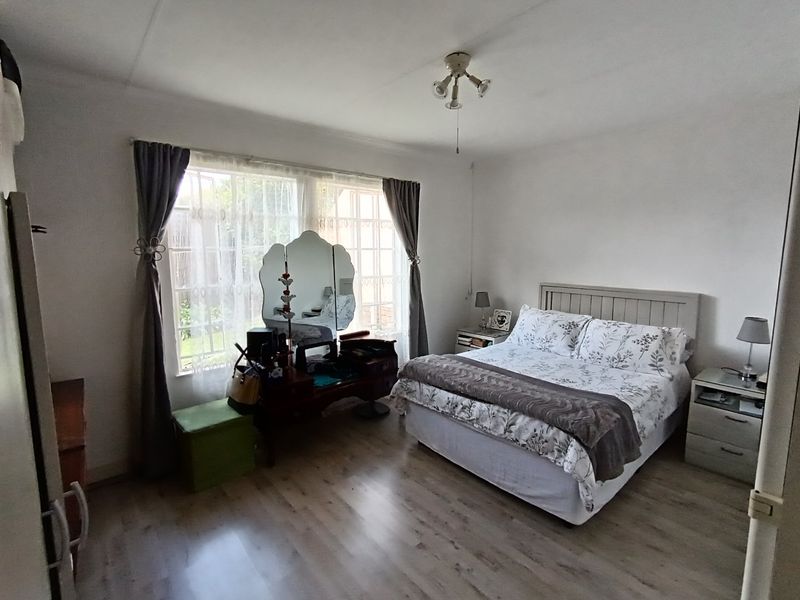 Cozy 2-Bedroom Home in Secure Complex - Photo 8