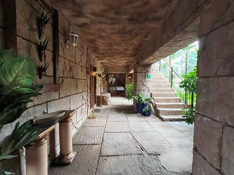 Lovely Guest House for Sale Near OR Tambo International Airport - Photo 5